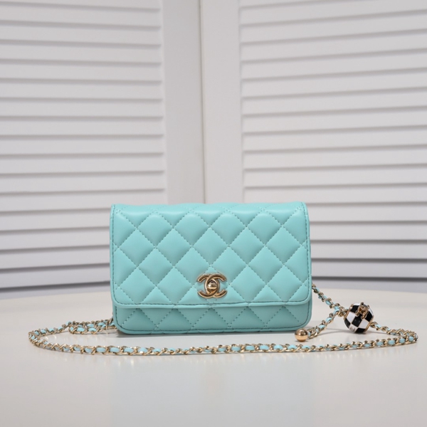 シャネルバッグ正面デザイン